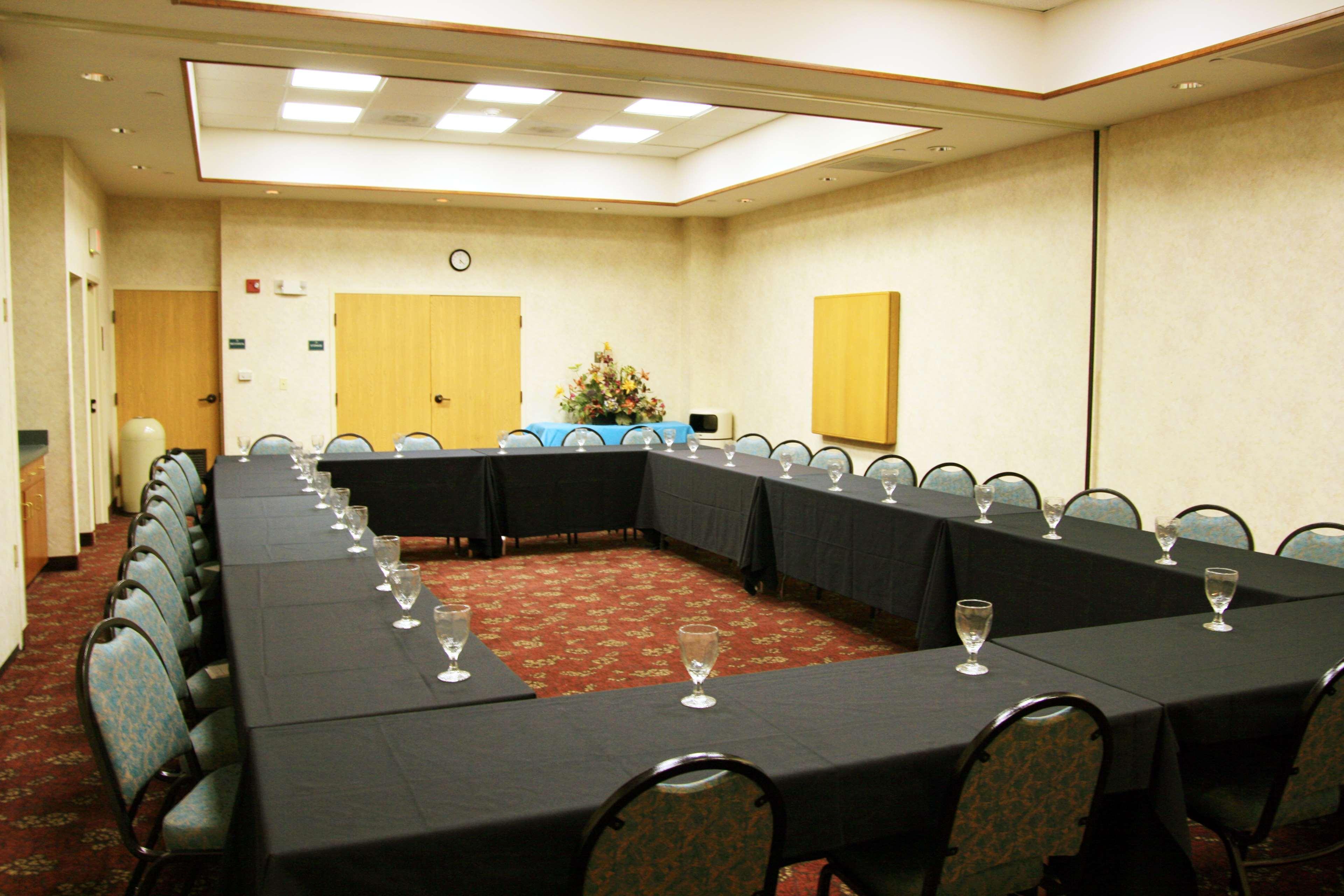 Hampton Inn & Suites Kansas City-Merriam Facilidades foto